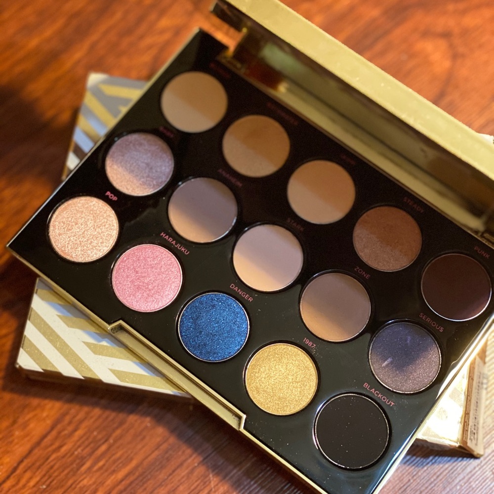 Urban Decay x Gwen Stefani eyeshadow palette